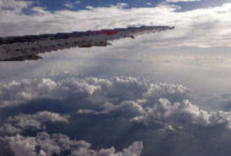 飛行機から見る雲の画像
