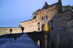 お城と堀の画像